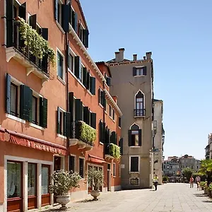 https://palazzo-del-giglio.hotelslidodijesolo.com